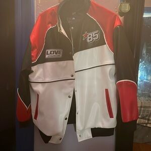 I’m selling a leather varsity jacket , it’s never been worn out just inside